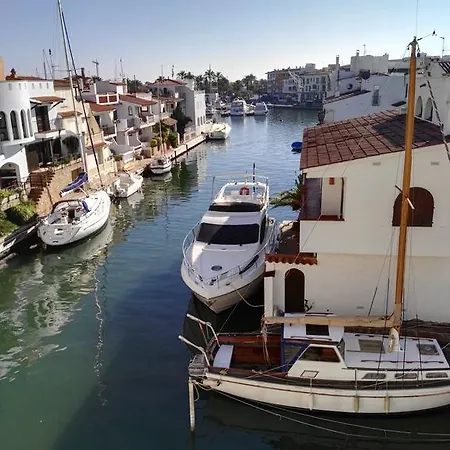 Waterside - Two Bedroom Apartmán Empuriabrava