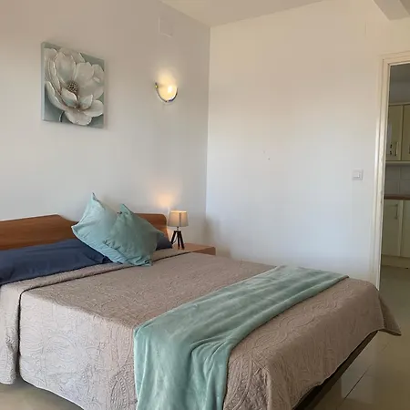 Waterside - Two Bedroom Apartmán *