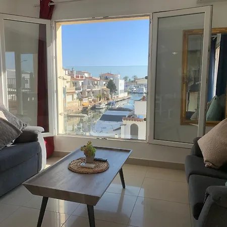 Waterside - Two Bedroom Apartmán Empuriabrava