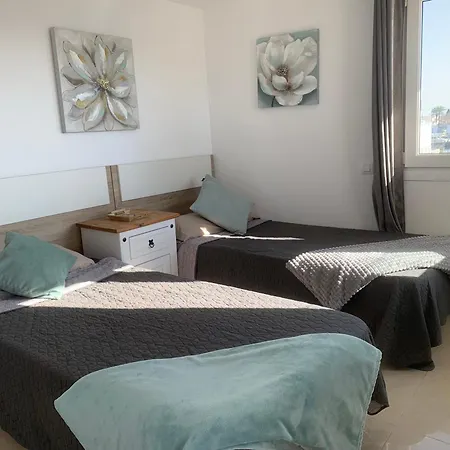 Waterside - Two Bedroom Apartmán